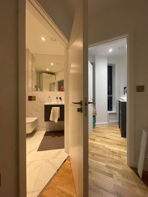 3 Bedroom Penthouse With Terrace And Skyline In Battersea London Exteriör bild